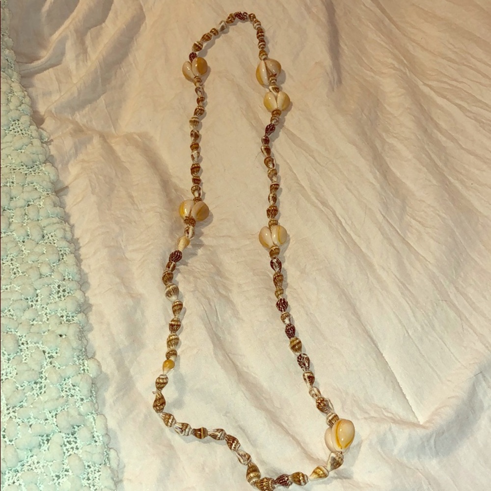 Seashell beach necklace. Never worn, in great. Willing to negotiate‼️